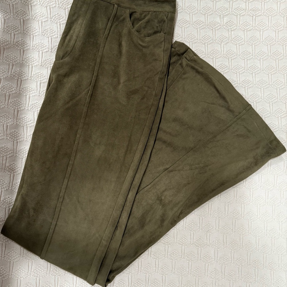 Umgee Women’s Velvet Flare pants